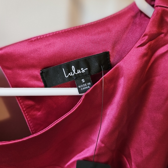 MSRP $45 NWT Lulus Satin Tie Back Crop Top Sz Small - Picture 7 of 10